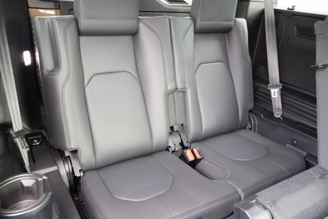 Land Rover Defender 110 D300 X-DYNAMIC HSE 7 SEATER  PRICE MATCH OFFER PREMIUM COLOUR  16