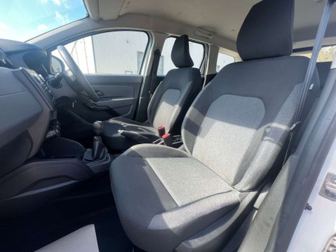 Dacia Duster 1.0 Duster Essential TCE 4X2 5dr - NATIONAL DELIVERY* 25