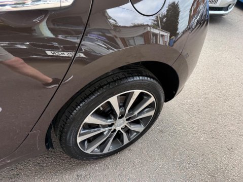 Hyundai i30 1.6 CRDi Blue Drive Premium Euro 6 (s/s) 5dr 15