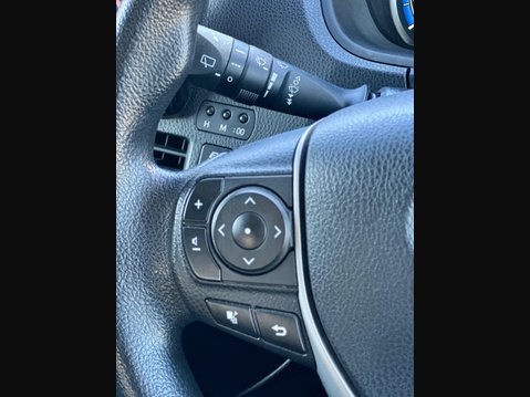 Toyota Noah Hybird 7 Seaters 32