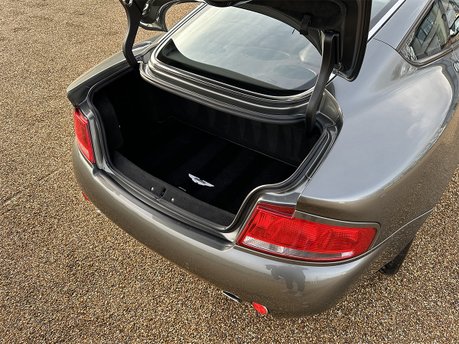 Aston Martin Vanquish V12 S 82