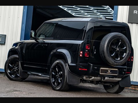 Land Rover Defender 3.0 Defender Hard Top X-Dynamic HSE DMHEV A 4WD 3dr 31