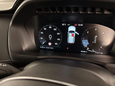 Volvo XC90 2.0 D5 PowerPulse R-Design Auto 4WD Euro 6 (s/s) 5dr 17
