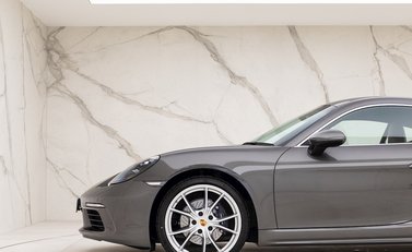 Porsche 718 Cayman 20
