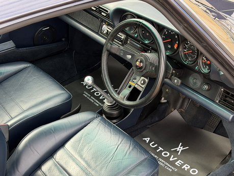 Porsche 911 CARRERA 3.2 BACK-DATE 37