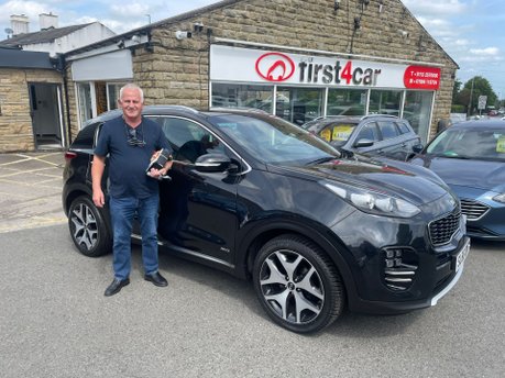 Alan local to us here in Leeds collecting his new Kia Sportage.