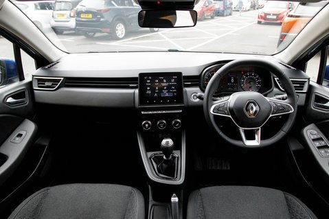 Renault Clio ICONIC TCE 3