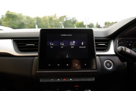 Renault Captur TECHNO E-TECH 24