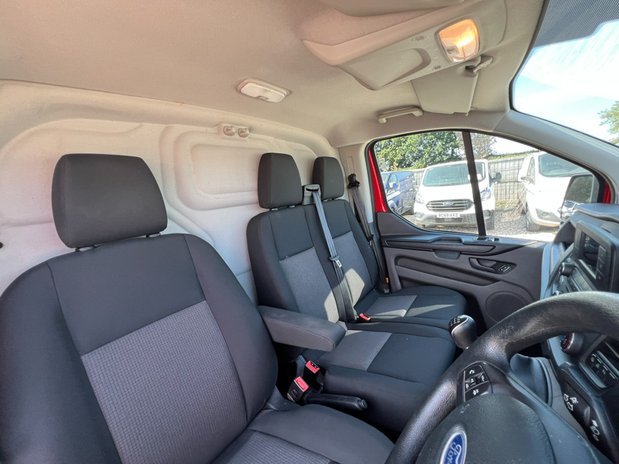 Ford Transit Custom SWB L1H2 High Roof Leader Air Con Alloys Sensors Cam EURO 6 NO VAT 29