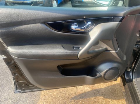 Nissan Qashqai 1.6 dCi Tekna SUV 5dr Diesel Manual 2WD Euro 6 (s/s) (130 ps) 28