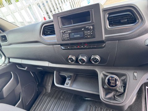 Renault Master 2.3 dCi 35 Business+ Panel Van 4dr Diesel Manual FWD LWB Medium Roof Euro 6 19