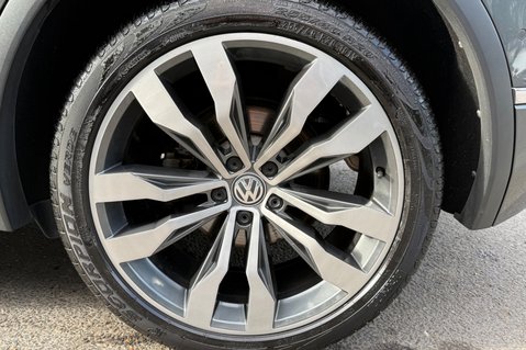 Volkswagen Tiguan R-LINE TECH TSI EVO DSG -CAMERA -FULL VW SERVICE HISTORY  66