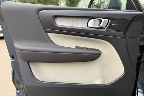 Volvo XC40 B4 INSCRIPTION MHEV 24