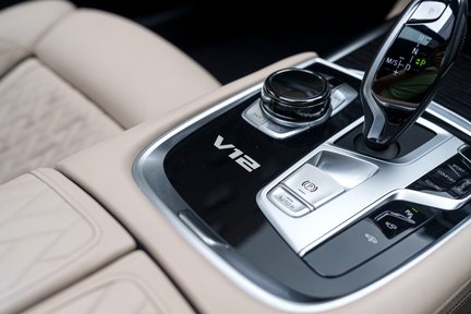 BMW 7 Series M760LI XDRIVE 22