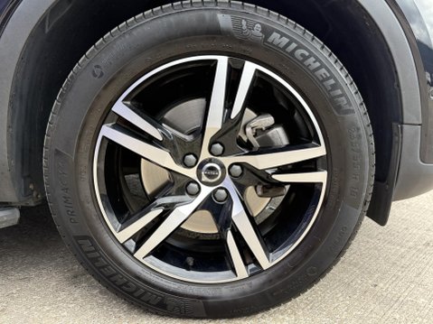 Volvo XC40 2.0 B4 MHEV Plus Dark SUV 5dr Petrol Hybrid DCT Auto Euro 6 (s/s) (197 ps) 14
