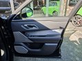 Land Rover Range Rover Velar 3.0 Range Rover Velar R-Dynamic SE D MHEV Auto 4WD 5dr 40