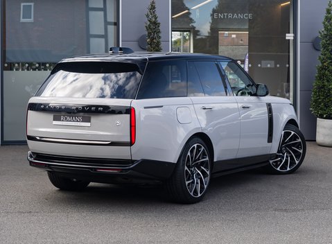 Land Rover Range Rover P510e SV 3