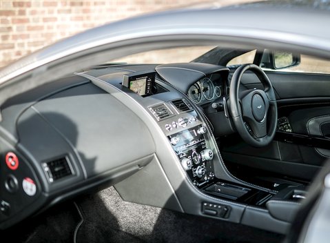 Aston Martin V12 Vantage S 14