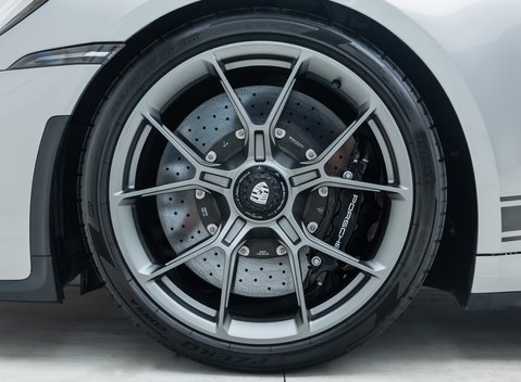 Porsche 911 GT3 TOURING (992) 22