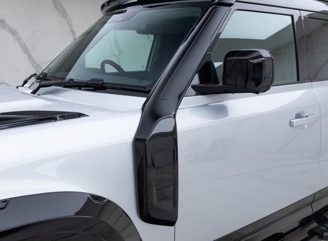 Land Rover Defender 110 D300 HSE Hard Top URBAN 25