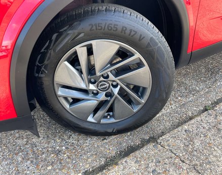 Nissan Qashqai 1.3 Qashqai Acenta Premium DiG-T MHEV 5dr 3