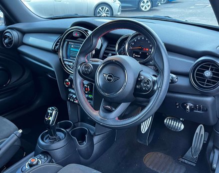 Mini Hatch 1.5 Cooper Sport Auto 3dr 18