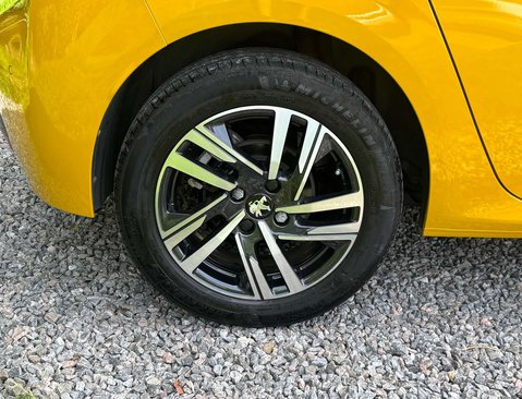 Peugeot 208 1.2 208 Allure Premium + PureTech S/S Auto 5dr 13