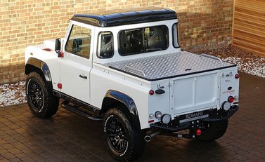 Land Rover Defender 90 Bowler Edition 17