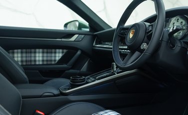 Porsche 911 Turbo 50 YEARS (992) 13