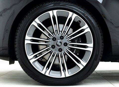 Land Rover Range Rover D350 Autobiography LWB 7 Seater 8