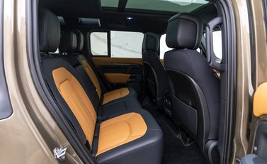 Land Rover Defender 110 X P400e 14
