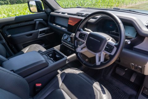 Land Rover Defender D300 HSE HardTop 9