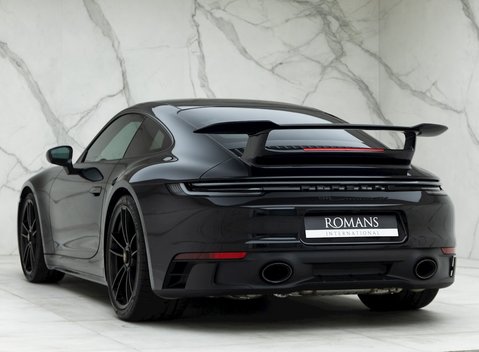 Porsche 911 (992) Carrera 4 GTS 3