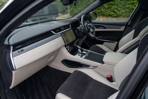 Jaguar F-Pace 5.0 SVR 9