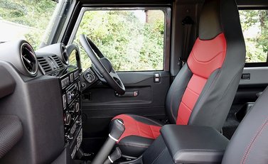 Land Rover 90 Adventure 23