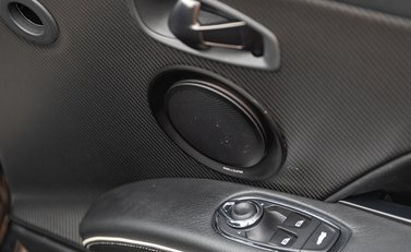 Aston Martin DBS Superleggera 21