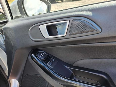 Ford Fiesta 1.0T EcoBoost Zetec Euro 5 (s/s) 3dr 32