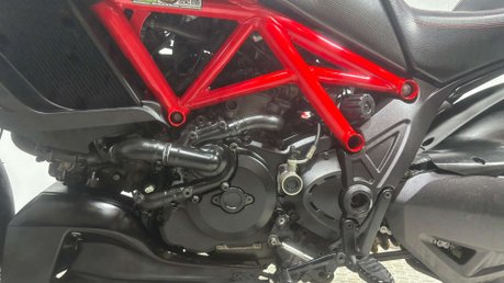 Ducati Diavel 1198 CARBON EDITION 24K 1 OWNER JUST SERVICED MOT APRIL 2027 46