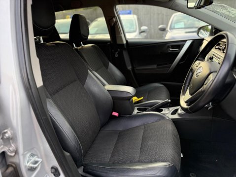 Toyota Auris 1.8 VVT-h Excel Touring Sports CVT Euro 5 (s/s) 5dr 13