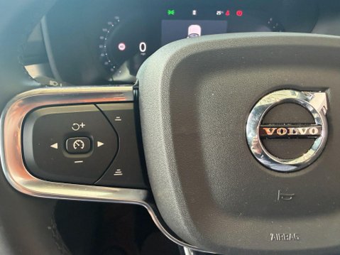 Volvo XC40 2.0 B4 MHEV Plus Dark DCT Auto Euro 6 (s/s) 5dr 19