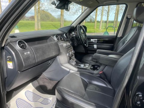 Land Rover Discovery 3.0 SD V6 Landmark Auto 4WD Euro 6 (s/s) 5dr 32