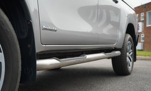 Toyota Hilux INVINCIBLE 4WD D-4D DCB FSH Fresh MOT Recent New Rear Tyres Tow Bar 1 Owner 8