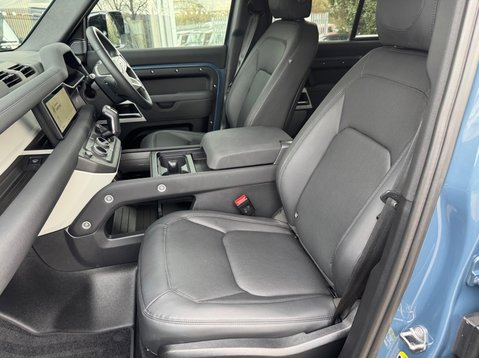 Land Rover Defender SE MHEV 30