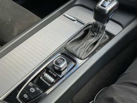 Volvo XC60 2.0 D5 PowerPulse R-Design Auto AWD Euro 6 (s/s) 5dr 22