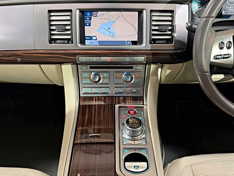 Jaguar XF V6 PORTFOLIO 15
