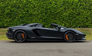 Lamborghini Aventador S LP 740-4 ROADSTER 3