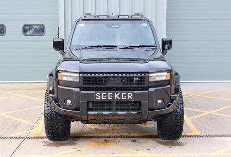 Toyota Land Cruiser 2026 COMMERCIAL 2 inch  lift 22  wheels roof light Seeker styled Rear seats