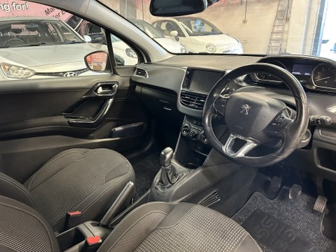 Peugeot 208 ALLURE 19