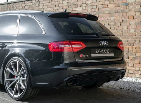 Audi RS4 Avant 22