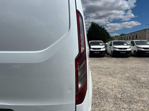 Ford Transit Custom AUTO SWB L1H1 Low Roof Trend Air Con Sensors Tow Bar EURO 6 NO VAT 27